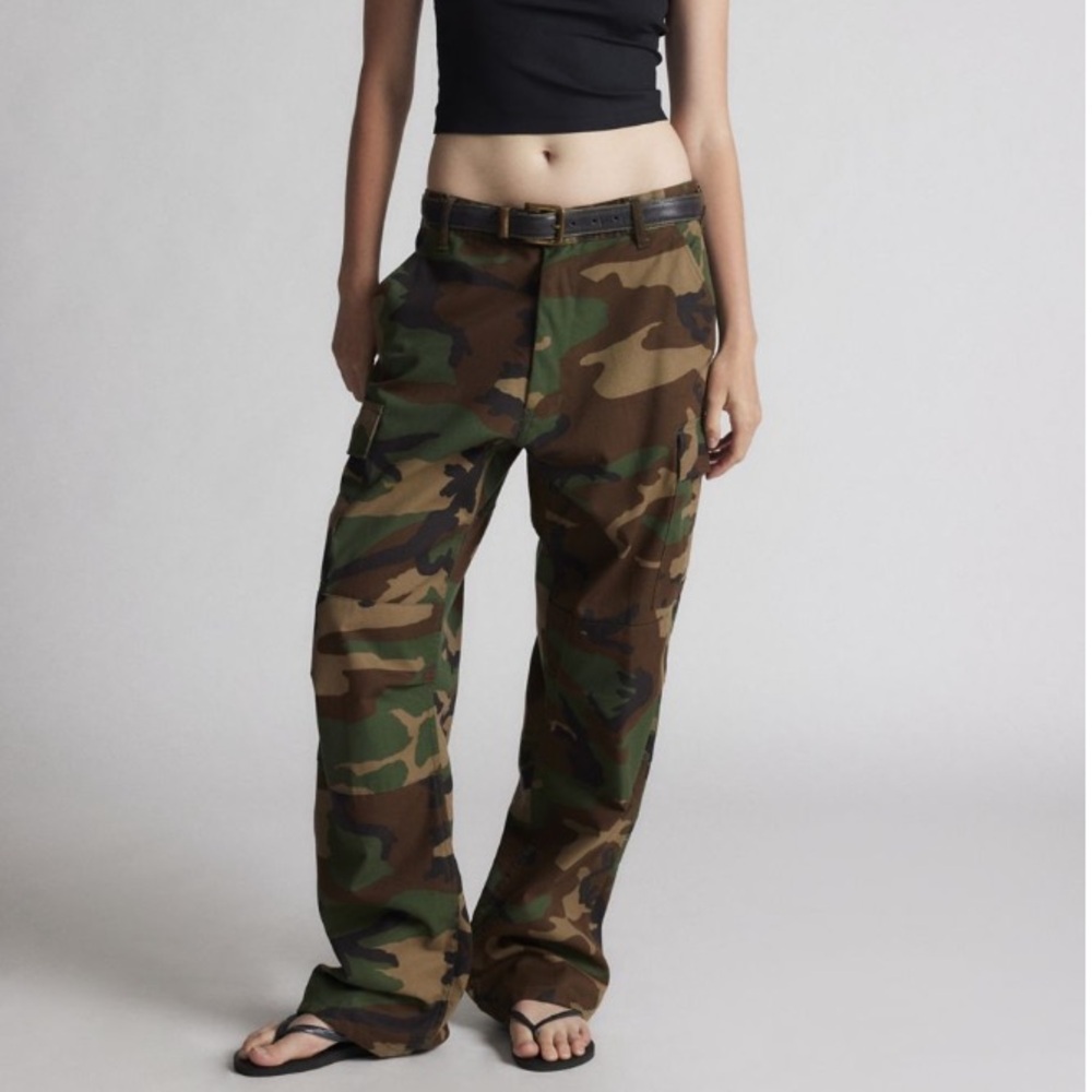 UO Relaxed Straight Leg Camo Utility Jean/Pant 27” Medium